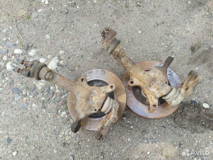 Передние ступицы Mitsubishi L400 2.5 TD 1997 год