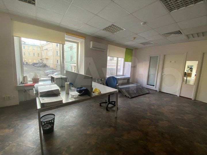 Здание, 295 м²