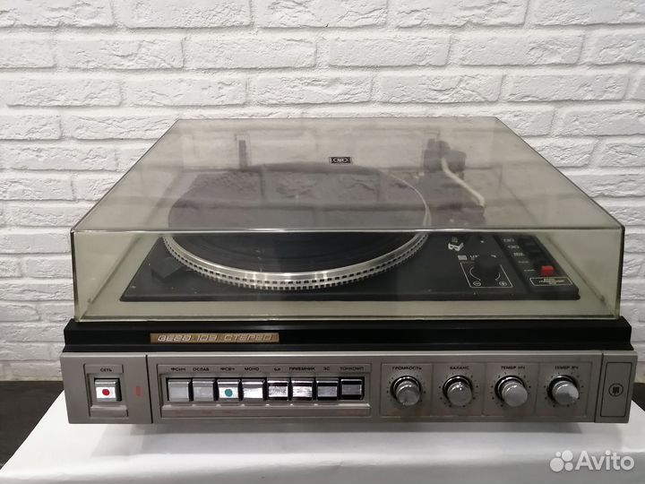 Проигрыватель винила Вега 109