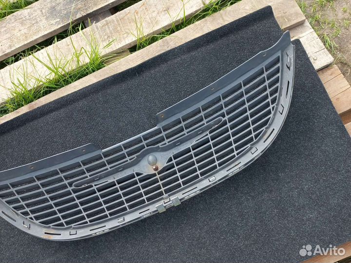 Chrysler Voyager(01-07)решётка 4857300AA радиатора