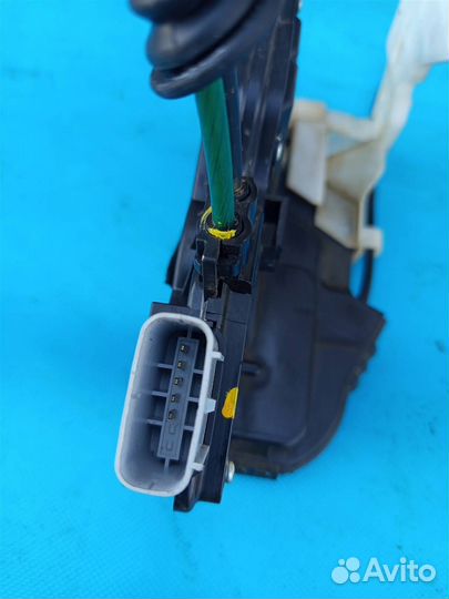 Замок двери передней левой Kia Sorento XM (2009-2