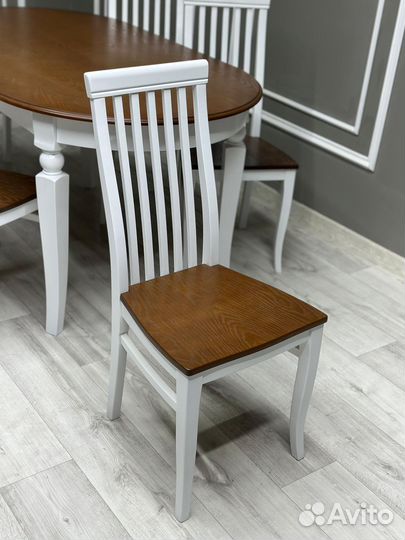 Стол и стулья в гостиную. В наличии
