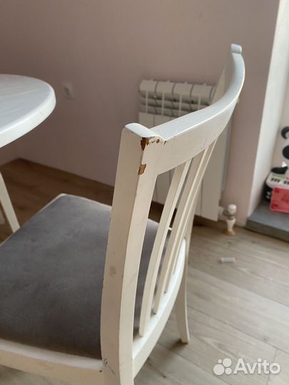 Стол и три стула