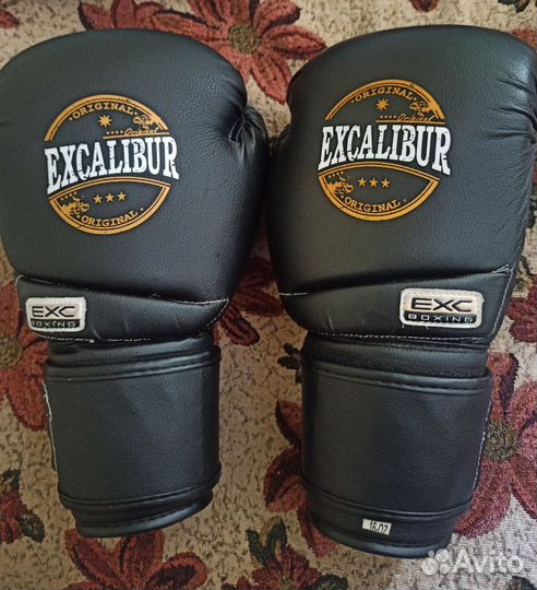 Боксерские перчатки 16 oz Excalibur