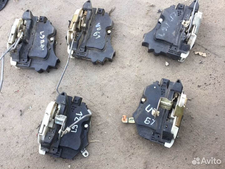 Замок двери Mitsubishi Lancer 9