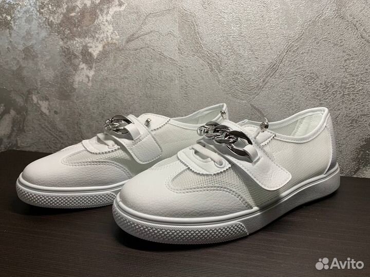 Лоферы белые в сетку