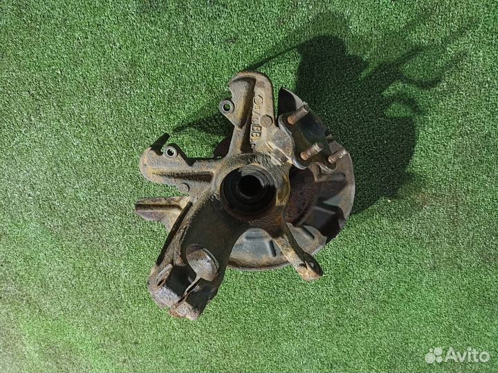 Поворотный кулак передний левый Skoda Fabia 2