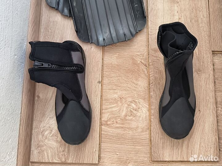 Маска, трубка, перчатки, боты для дайвинга