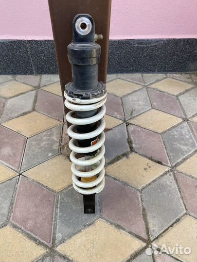 Амортизатор задний на мотоцикл