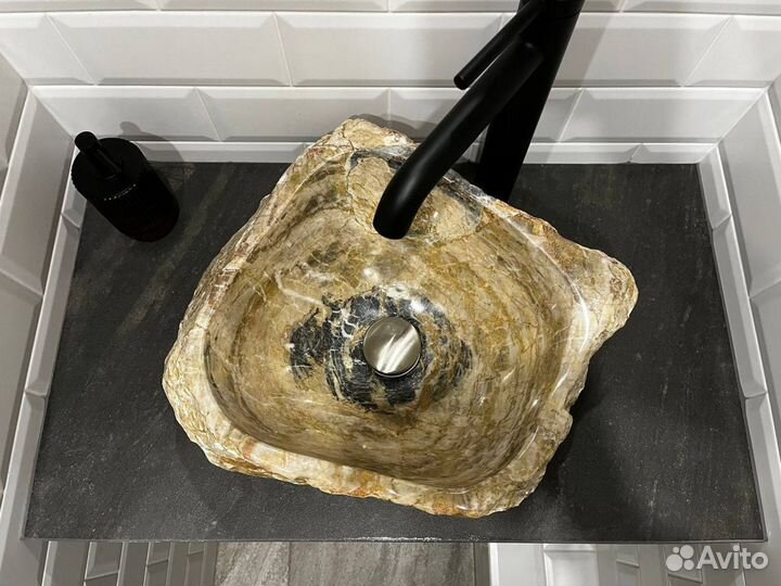 Раковина из мрамора