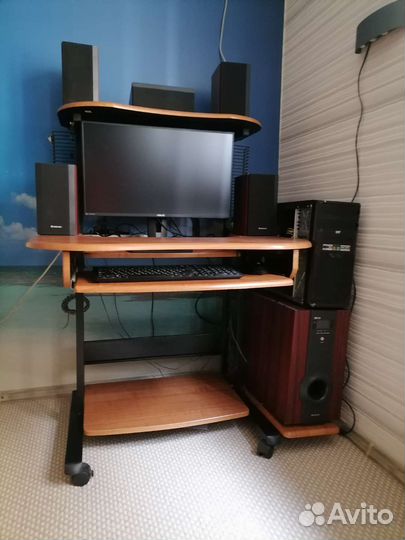 Компьютерный стол