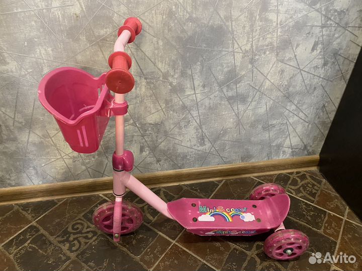 Трёхколесный детский самокат