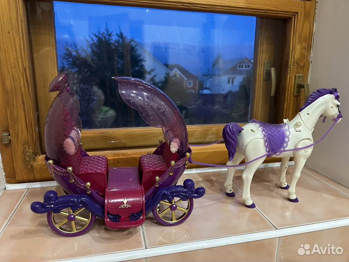 Карета с лошадью