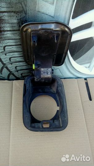 Лючок бензобака на бмв Е60