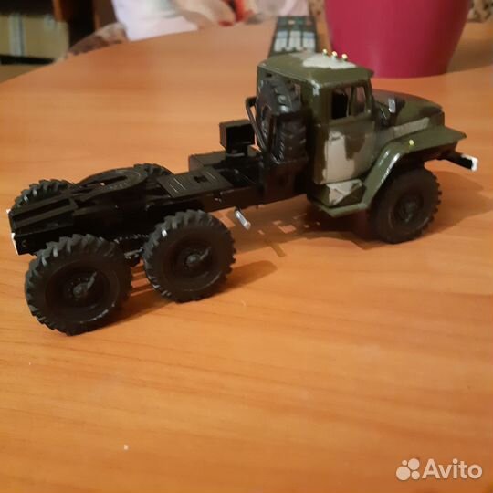 Модель 1 43 урал 4420 военный седельный тягач