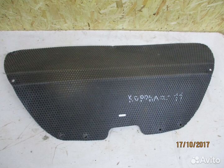 Обшивка крышки багажника Тойота Королла 150