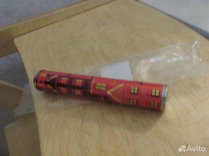 Калейдоскоп детский сдизайном домиков поверх трубы