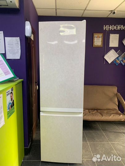 Холодильник Hotpoint-Ariston HTS 4200 M