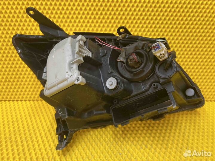 Фара левая галоген toyota avensis 250 до рест