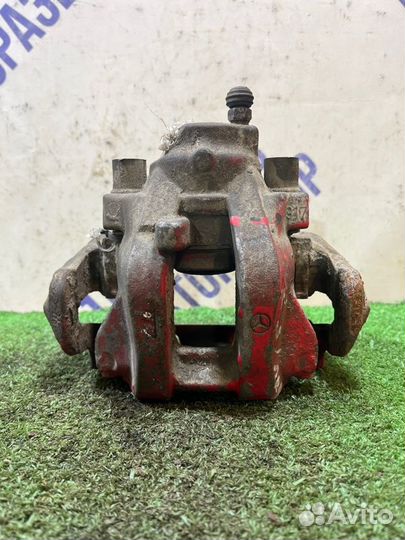 Суппорт задний левый Mercedes-Benz W211 седан 2.2