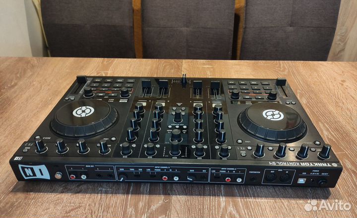 DJ-контроллер Traktor Kontrol S4 MK1