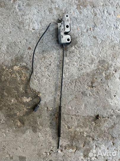 Замок капота Volkswagen Passat B7 CDA 2011