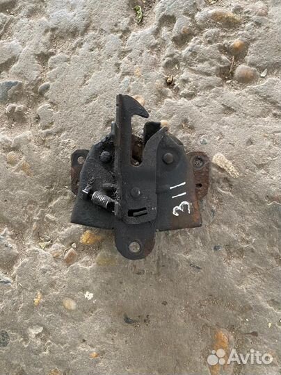 Замок капота Mitsubishi Pajero 99-06