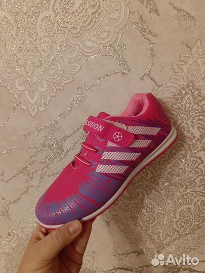 Кроссовки новые для девочки 36 размер