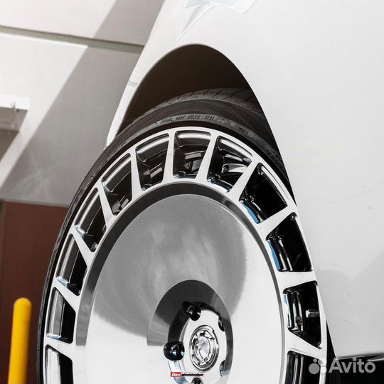 Диски кованые R22 5x120 на Range Rover Sport