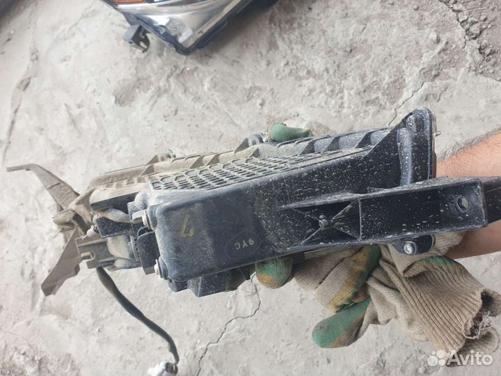 Lexus RX противотуманная фара правая