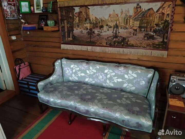Диван