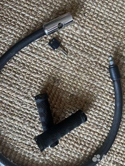 Велозапчасти грипсы велозамок седло