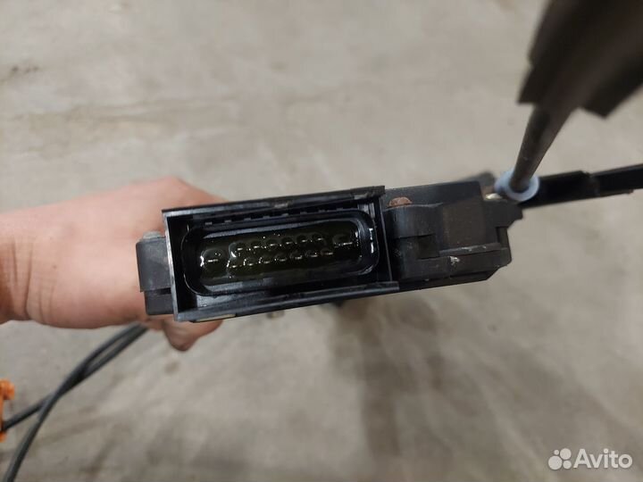 Стеклоподъемник передний правый golf 3