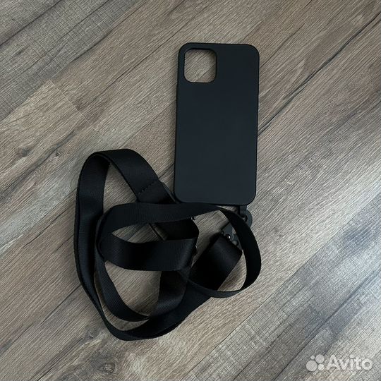 Шесть чехлов на iPhone 12