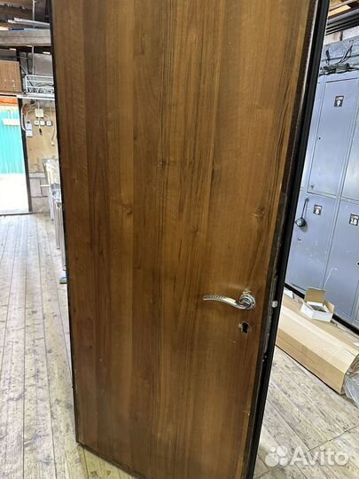 Металлическая дверь бу