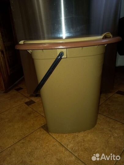 Ведро-туалет пластиковое с крышкой