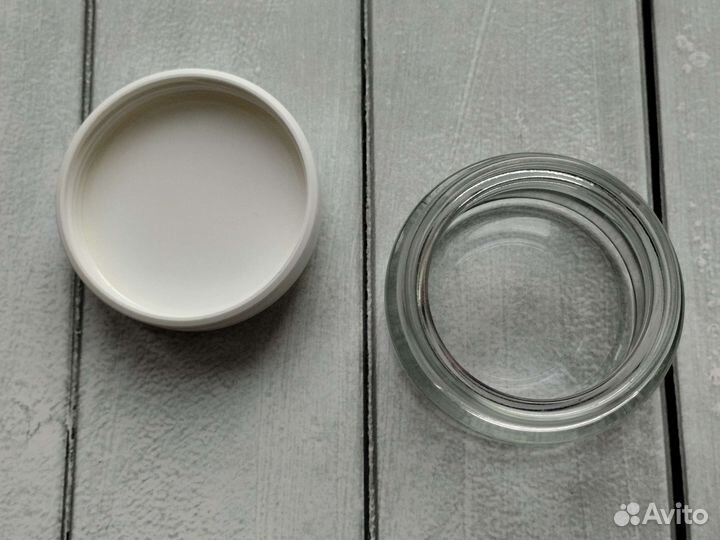 Пустая банка из под крема