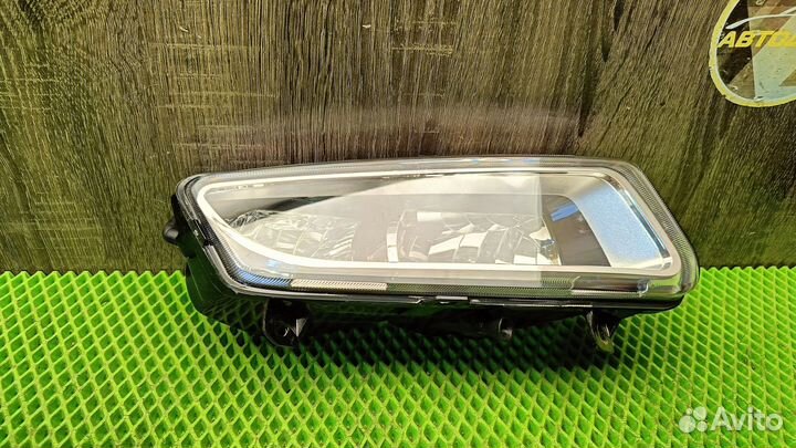 Фара противотуманная левая Volkswagen Polo cедан