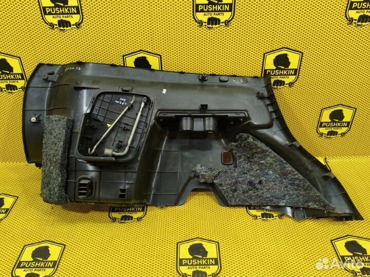 Обшивка багажника боковая нижняя правая Mitsubishi