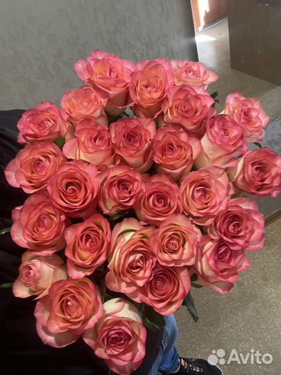 Букеты из роз с доставкой 25 шт