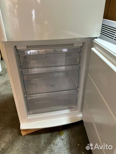 Холодильник electrolux EN3880AOW