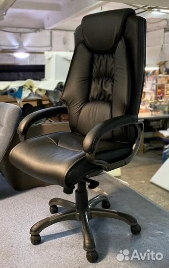 Офисное кресло