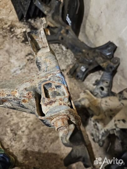 Подрамник Lancer 9 (с дефектом )