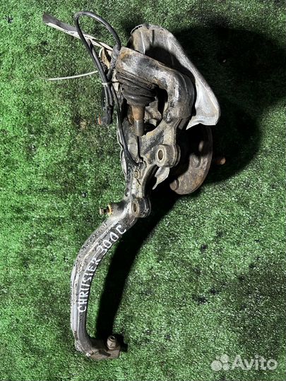 Передний левый поворотный кулак Chrysler 300C 3.0