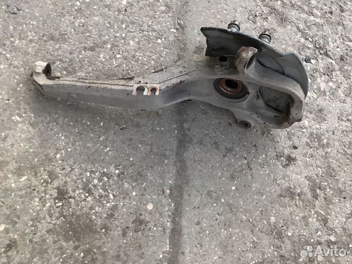 Поворотный кулак правый Фольксваген амарок