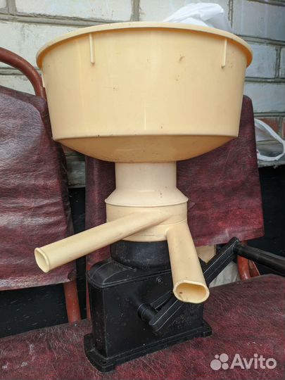 Сепаратор для молока ручной