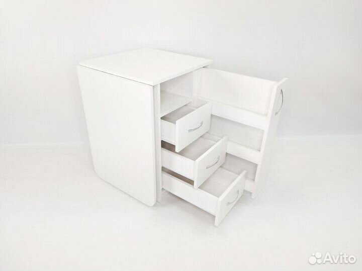 Маникюрный стол