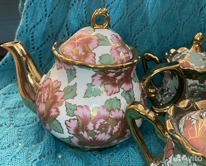 Заварочный чайник и 2 сахарницы