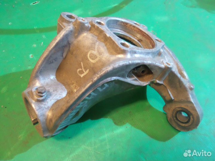 Кулак поворотный передний правый Passat B6 B7