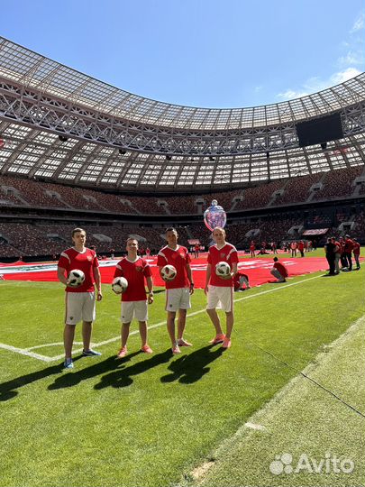 Тренер по футболу и футбольному фристайлу